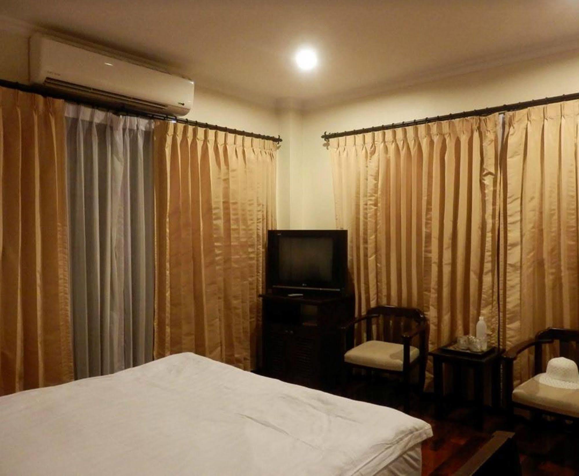 Vayakorn Inn Виентиане Екстериор снимка