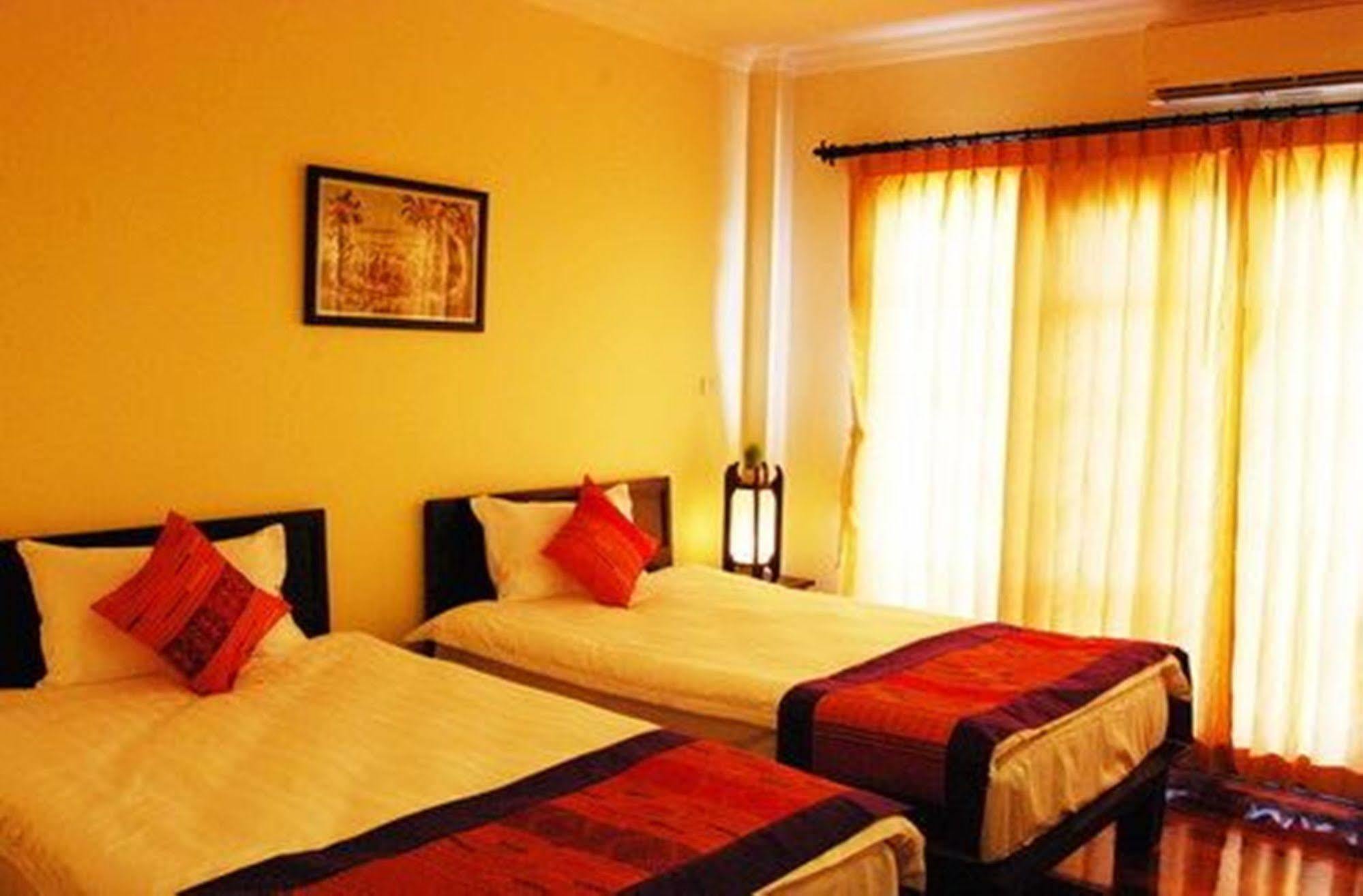 Vayakorn Inn Виентиане Екстериор снимка